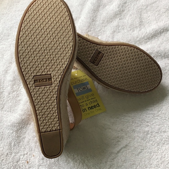 Tom’s wedge open toed sandal - Picture 4 of 4